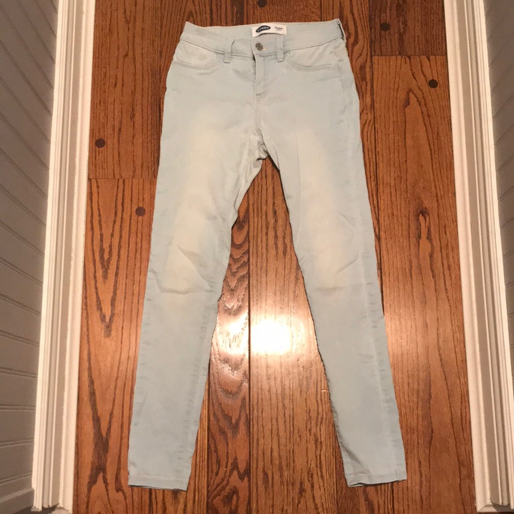 Light-wash jeggings
